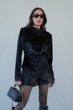 חולצת קטיפה תחרה