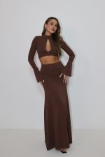 ⁦חליפת חצאית חולצת פתח⁩ – תמונה ⁦3⁩