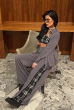 ⁦חליפת טופ משבצות⁩ – תמונה ⁦4⁩