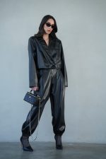 ⁦חליפת עור⁩ – תמונה ⁦2⁩