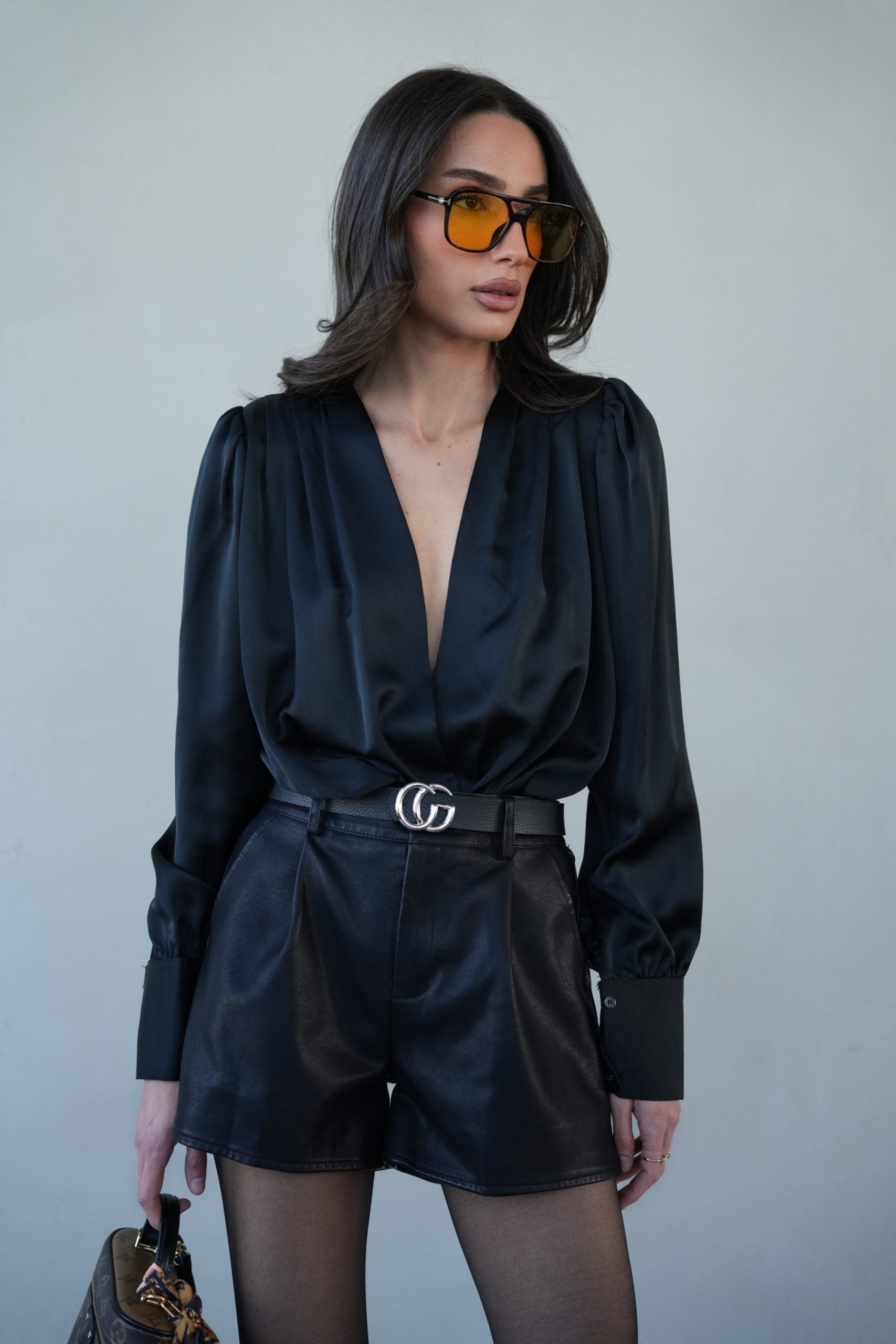 b1c97705-c684-4b5b-ad50-67408f624ec2-2 שורט עור חגורה – תמונה 1