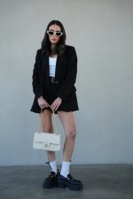 ⁦חליפת בלייזר חצאית⁩ – תמונה ⁦2⁩