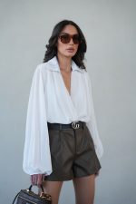 ⁦שורט עור חגורה⁩ – תמונה ⁦2⁩