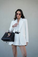 ⁦חליפת בלייזר חצאית⁩ – תמונה ⁦4⁩