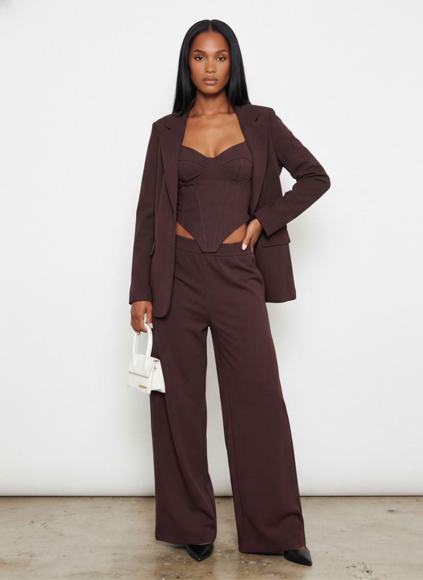 13304c55-5bbb-4947-92a4-001317fb9971 חליפת 3 חלקים מחוך – תמונה 1