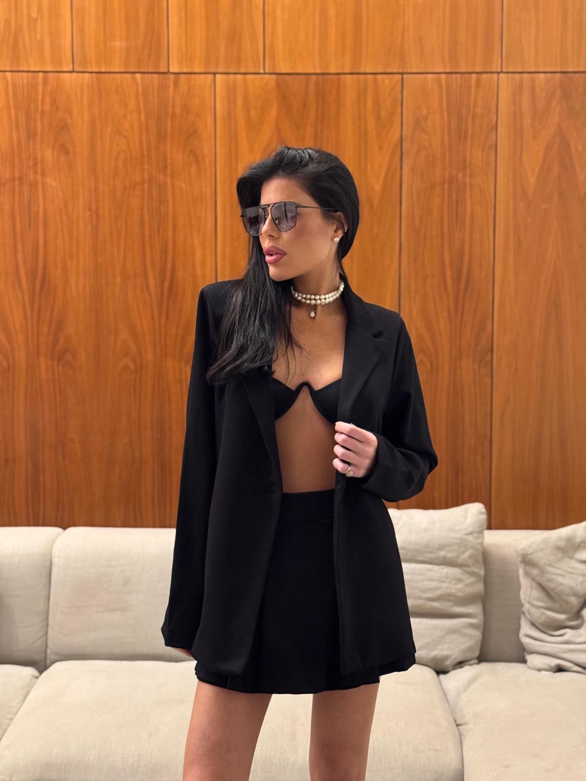 3b5a782a-6295-48c9-9fe0-6a88f3c45395 חליפת בלייזר חצאית – תמונה 1