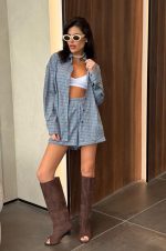 ⁦חליפת שורט משבצות⁩ – תמונה ⁦2⁩