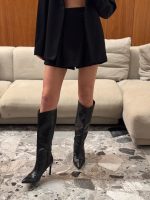 ⁦חליפת בלייזר חצאית⁩ – תמונה ⁦3⁩