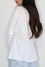 מכופתרת כיווץ במותן