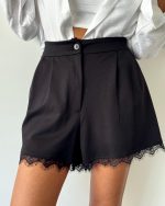 מכנס מחויט סיומת תחרה