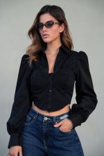 מכופתרת מחוך