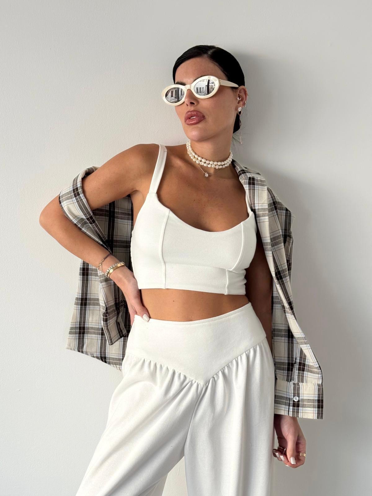 0348ea6b-cd87-4480-887b-4ded237fe0e9 חליפת טופ מכנס משולש – תמונה 1