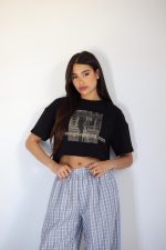⁦חולצת קרופ עיתון⁩ – תמונה ⁦6⁩