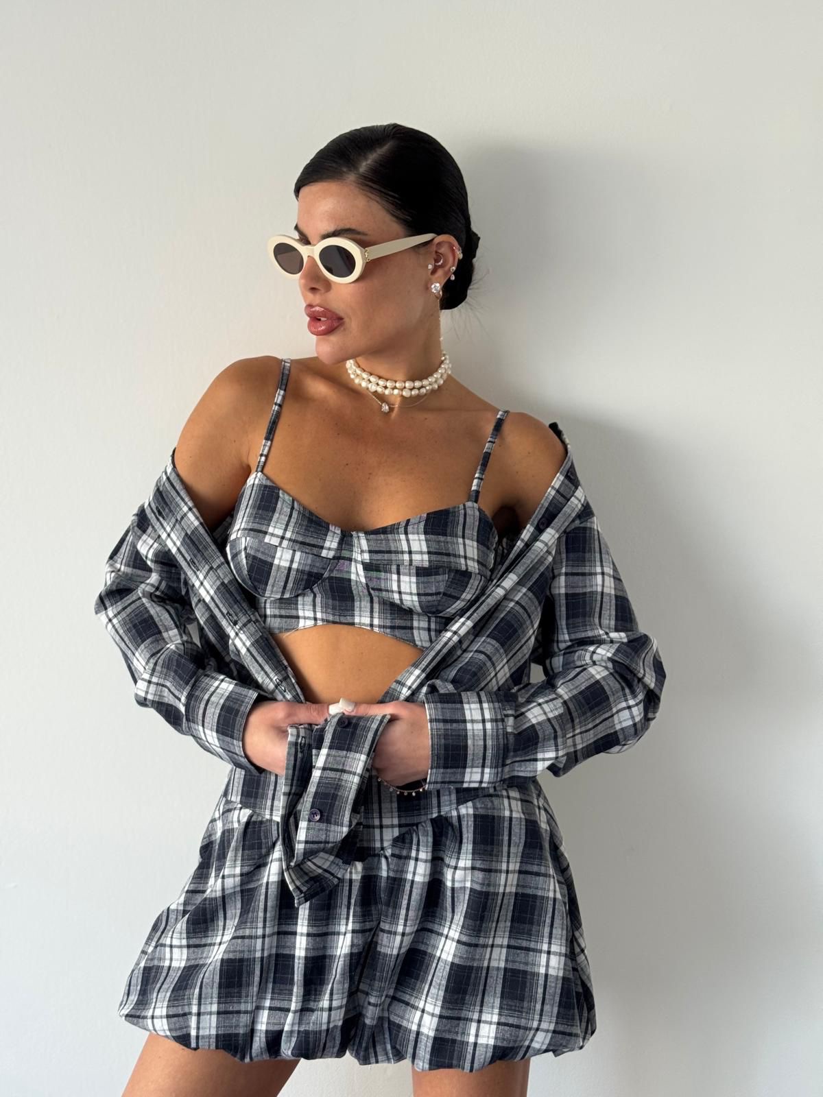 2766e2cf-f0b3-4c76-8f35-c00ecb11ceee חליפת חצאית משבצות – תמונה 1