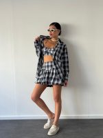 ⁦חליפת חצאית משבצות⁩ – תמונה ⁦2⁩