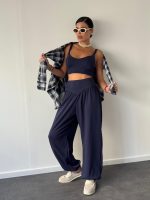 ⁦חליפת טופ מכנס משולש⁩ – תמונה ⁦2⁩