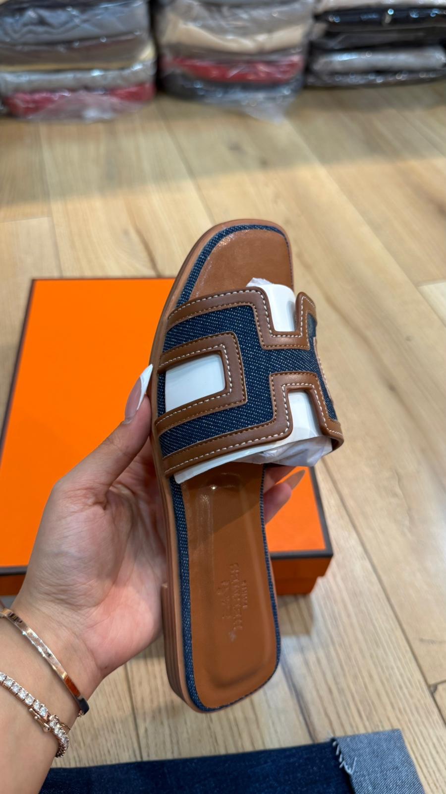 a200f096-1afd-4ff2-8fee-5a856626a96f הרמס עור שילוב ג׳ינס – תמונה 1