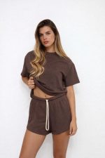 ⁦חליפת שורט אוברסייז⁩ – תמונה ⁦2⁩