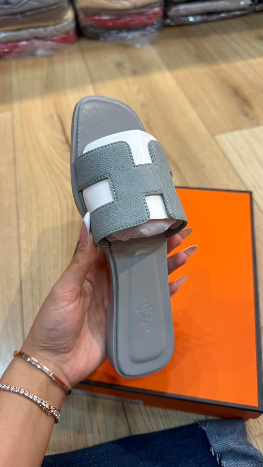 d552a7f7-ad8a-41c1-a172-7b36007f6d5b הרמס עור אפור – תמונה 1