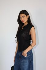 ⁦גופיה צווארון רוכסן⁩ – תמונה ⁦2⁩