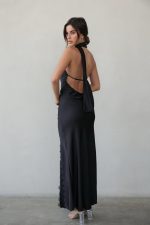 ⁦שמלת סאטן שסע תחרה⁩ – תמונה ⁦2⁩
