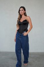 ⁦מחוך עצמות קשירות בגב⁩ – תמונה ⁦3⁩