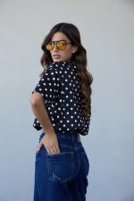 ⁦חולצת בלון קרופ נקודות⁩ – תמונה ⁦4⁩