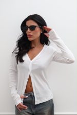 חולצת וי כפתורים