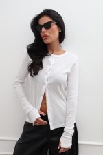 ⁦חולצה ניקי כפתורים⁩ – תמונה ⁦2⁩
